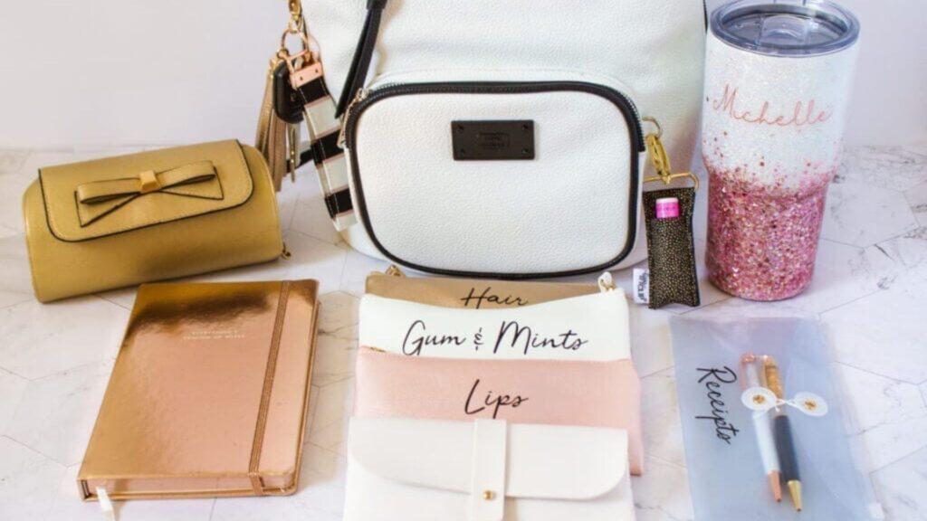 How to Organize Your Purse Efficiently